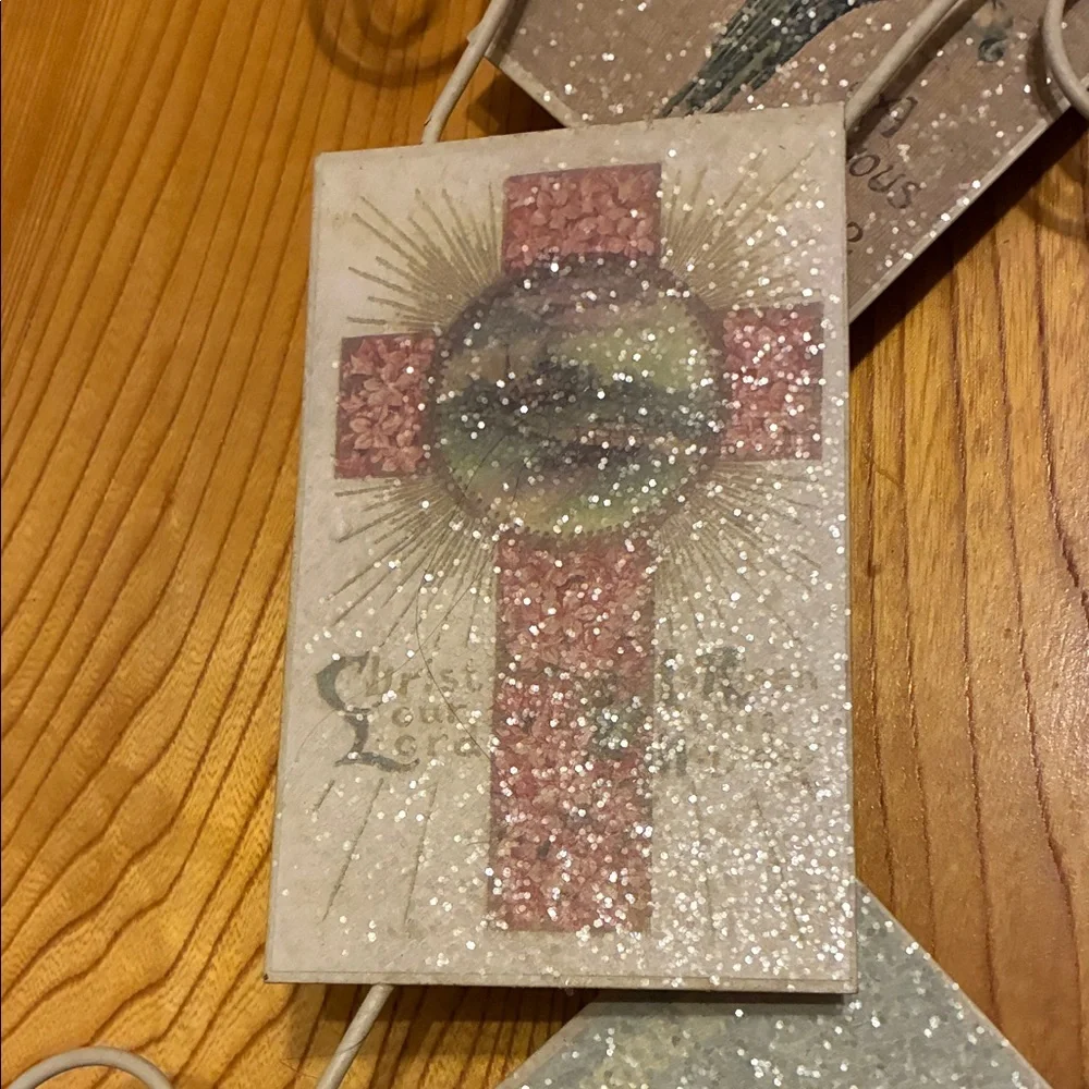 Decorative Easter Wreath with Vintage Looking Easter Cards